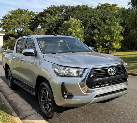 TOYOTA HILUX 2.8 D-4D TURBO DIESEL CD SRV 4X4 AUTOMÁTICO TOYOTA HILUX 2.8 D-4D TURBO DIESEL CD SRV 4X4 AUTOMÁTICO